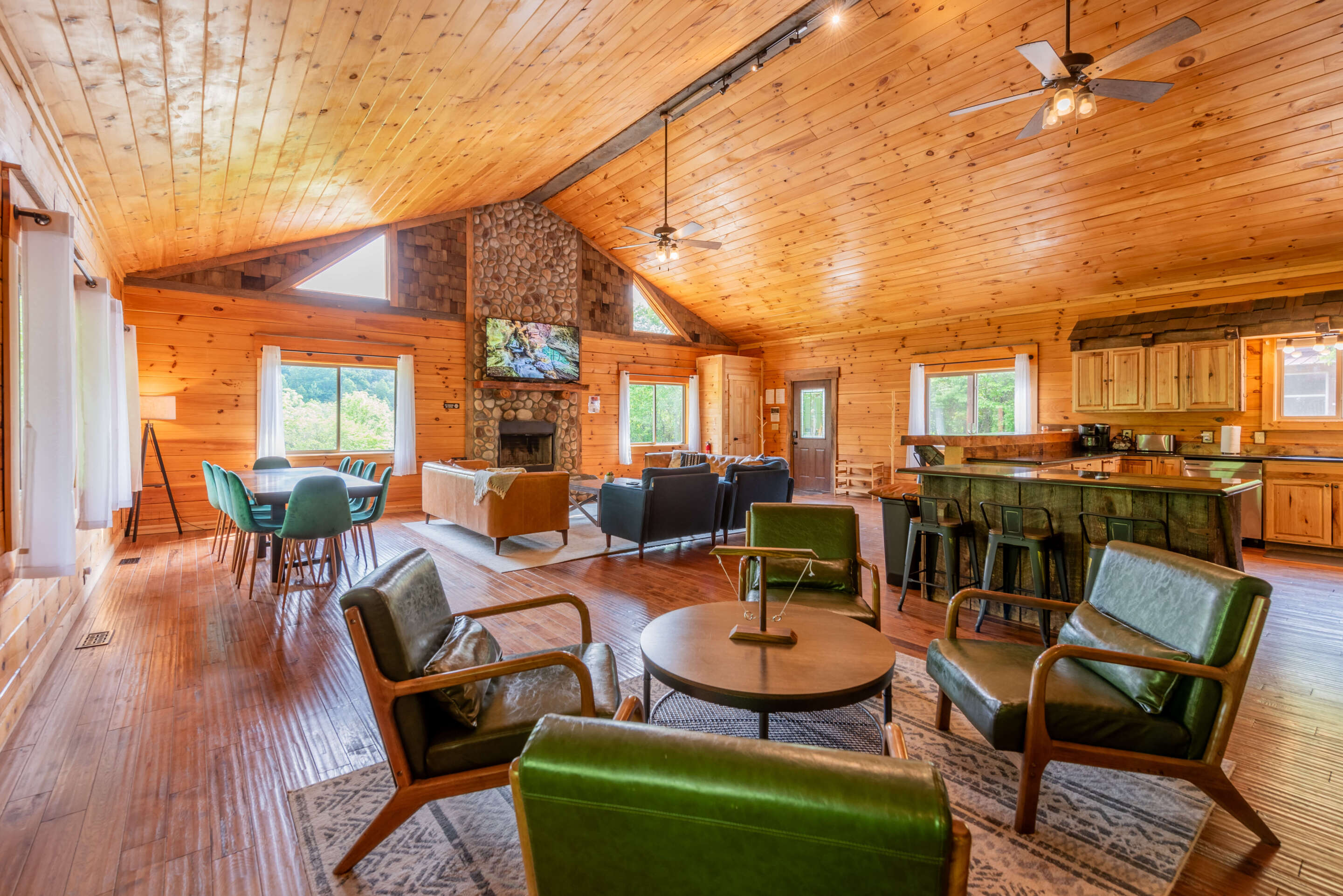 Majestic Lodge | Photo 12
