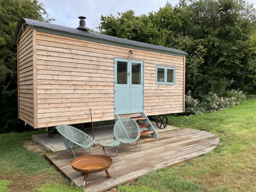 Shepherd's Hut-Luxury-Ensuite with Shower-Countryside view-Shepherd's Hut - Base Rate