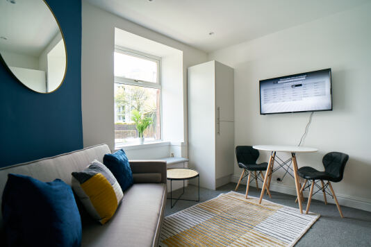 Lounge/Dining Area