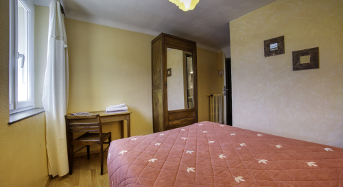 Chambre double avec douche - Lit double, wc commun
