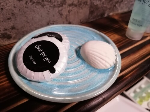 3 bedroom boutique art apartment with sea views