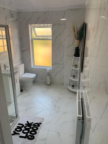 Ultra modern, airy bathroom