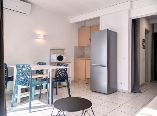 cuisine équipée, frigo et réfrigérateur 3 tiroirs