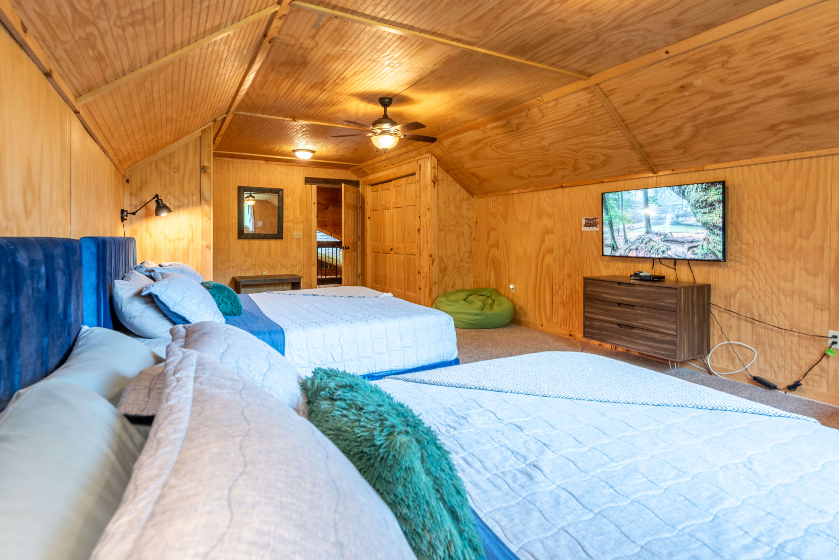 Majestic Lodge | Photo 15