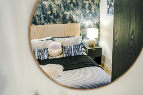 Stylish 2-Bed 2-Bath Apartment in Newly Renovated Victorian Building – Prime Leeds City Centre near Station