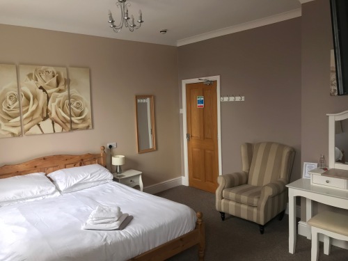 King-Luxury-Ensuite with Shower