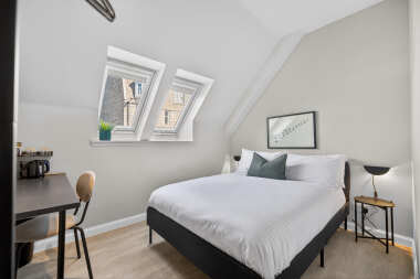 Deluxe Double Bedroom