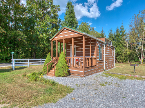 Raccoon Run-Log Cabin-Panoramic-Private Bathroom-Mountain View - Base Rate