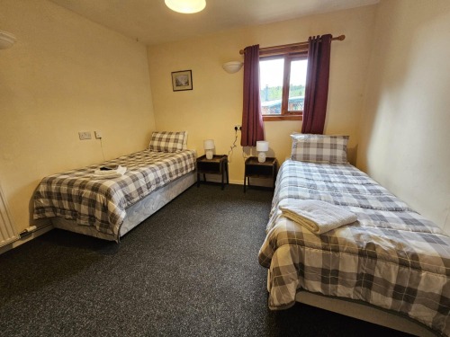 Bedroom 2 with twin beds