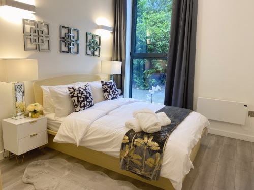 Newpointe Luxury Serviced Apartment at the Atrium - 