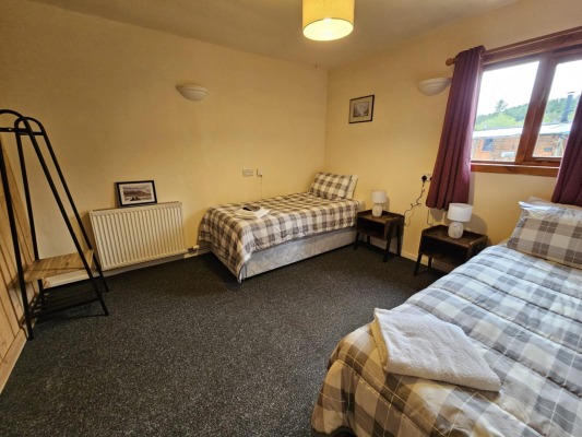 second bedroom with two single beds