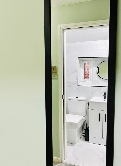 En-Suite bathroom for Bedroom 2 upstairs