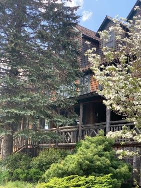 Hotel Mountain Brook (Spring)