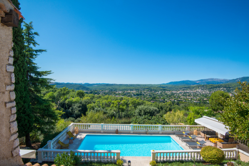 Bastide les 3 Portes - Pool and panoramic view