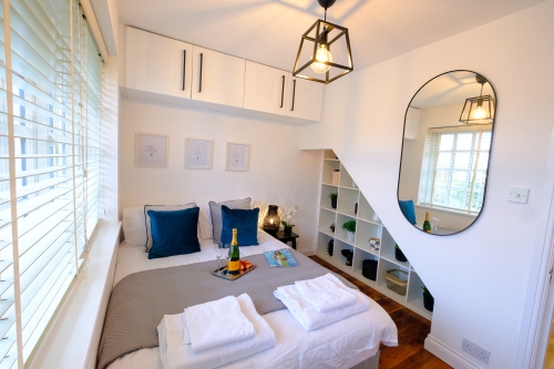 The cosy lower bedroom has a double bed with a quality semi-orthopaedic mattresses and premium linen for a restful night's sleep.
