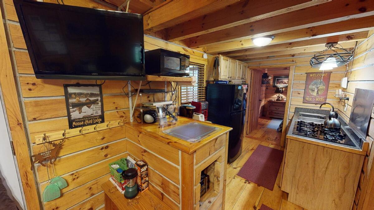 12038 Turkey Ridge Lodges - Cabin  3