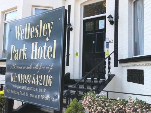 Wellesley Park Hotel - Front