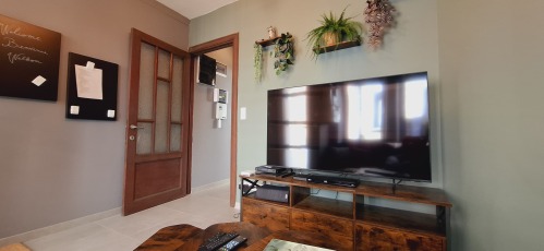 salon avec télévision et internet
