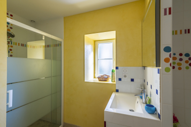 SALLE DEBAIN RDC DOUCHE ET BAIGNOIRE