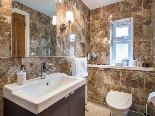 King room ensuite with heated floor and towel rail.
