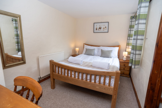 Peaceful Double Bedroom - Hotel-quality linens, fresh towels and garden views through the original mill-era window, perfect for a proper night's rest