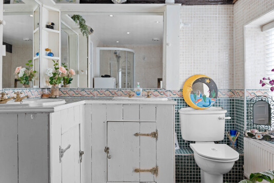 En-Suite with double sinks
