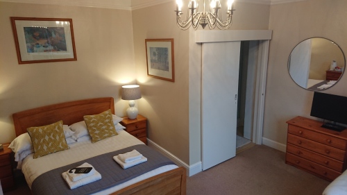 Double room-Large-Ensuite with Shower