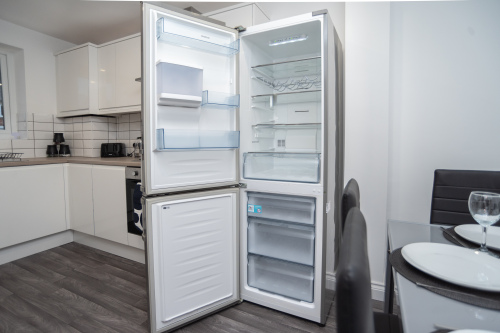 Fully cleaned, fully equipped kitchen with integrated fridge, dishwasher, washing machine and all the essentials — everything you need for a comfortable home-from-home stay.