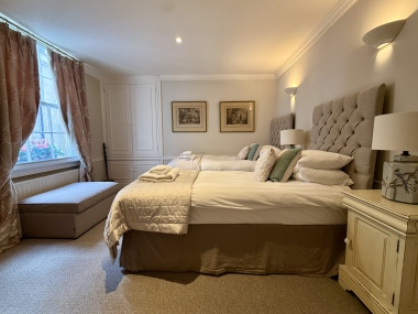 master bedroom as a twin, can also be a superking