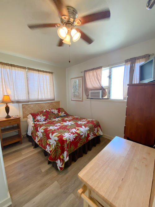 Deluxe room with One Double Bed, Kitchenette and AC