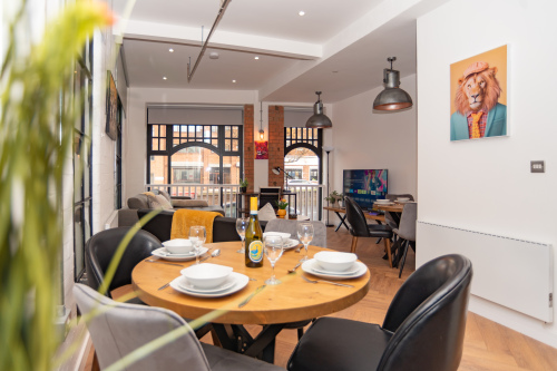 A spacious dining area between the kitchen and living room, comfortably seating 8 at the tables plus 4 at the breakfast bar, fully set with plates, cutlery and everything needed for the perfect dining experience - ask us about our in-house private chefs.