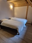 Chambre lits twins - Gîte Chez Dominique