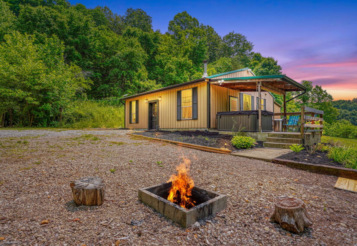 Swaying Pines Cabin w/EV Charger by Pine Valley Stays