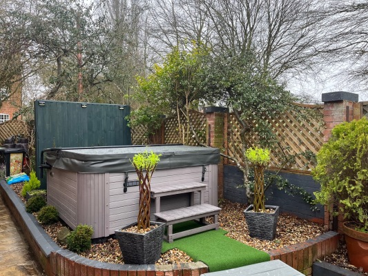 Hot Tub perfect for relaxing