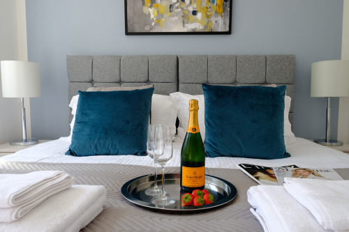 Both bedrooms have Super King beds with quality orthopaedic mattresses and premium linen for a restful night's sleep. Each Super King double bed can also be configured as two single beds if required. The windows have blackout blinds.