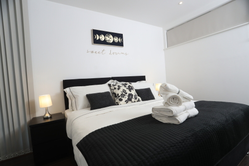 Luxury Apartment In Central Watford - The Bedroom