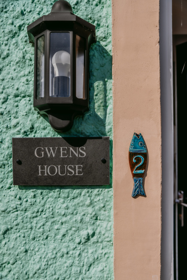  gwens house sign 