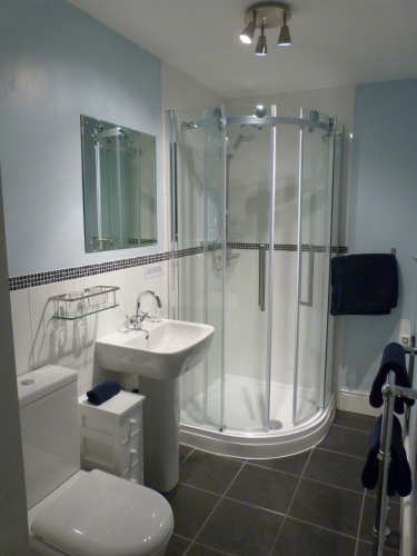 Ensuite shoer room for Bedroom 1
