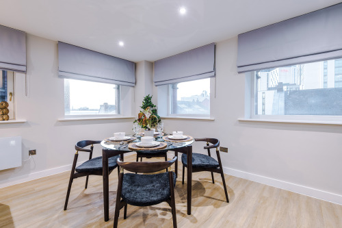 Stylish 2-Bed 2-Bath Apartment in Newly Renovated Victorian Building – Prime Leeds City Centre near Station