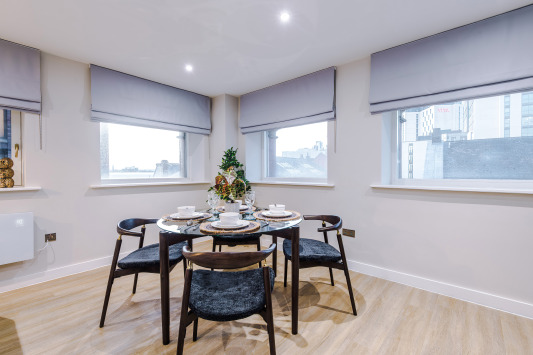 Stylish 2-Bed 2-Bath Apartment in Newly Renovated Victorian Building – Prime Leeds City Centre near Station