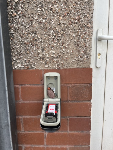 Lockbox for convenient self check-in