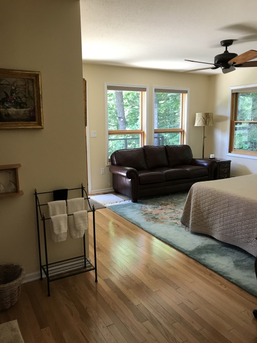 Single room-Private Bathroom-Queen-Woodland view-Basswood - Base Rate