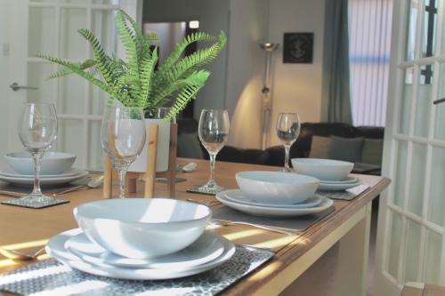 Cozy dining, endless conversations