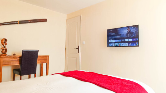 Chambre avec lit double