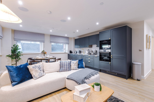 Stylish 2-Bed 2-Bath Apartment in Newly Renovated Victorian Building – Prime Leeds City Centre near Station