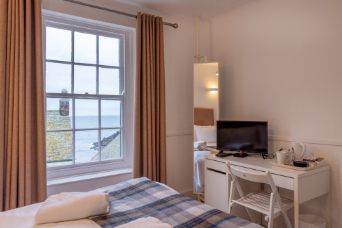 Double or Twin-Ensuite-Sea view