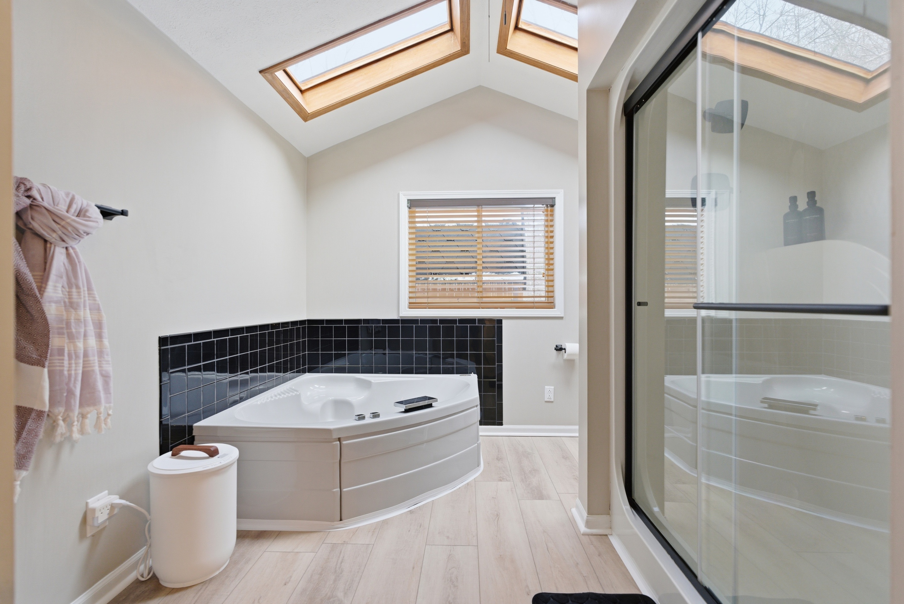 Honeysuckle Creekside Cabin | Photo 21