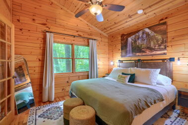 King bed with luxurious bamboo linens