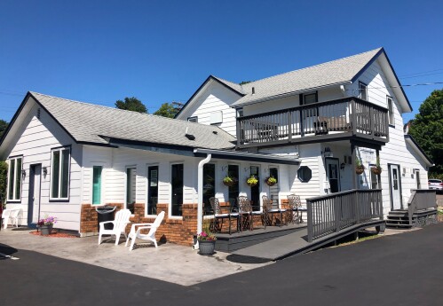 Welcome to Harbor's Edge Motel