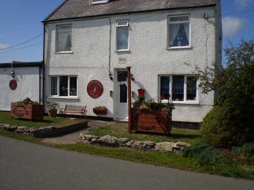 The Sportsmans Lodge - Sportsmans Lodge Bed and breakfast - view from the road